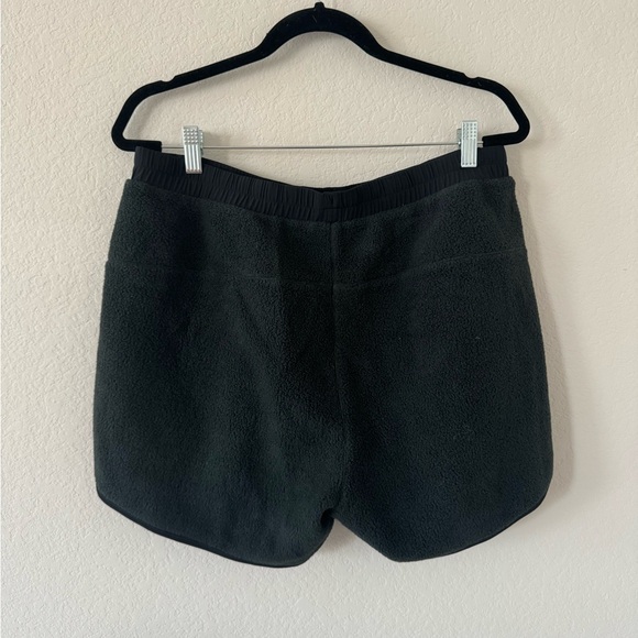 NWOT Outdoor Voices PrimoFleece 4" Short in black - Picture 2 of 2